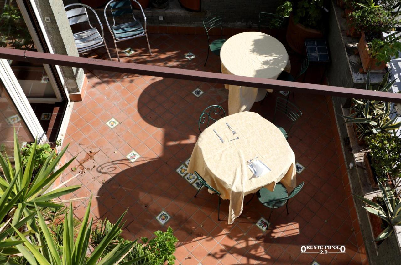 Up Hotel Neapel Exterior foto